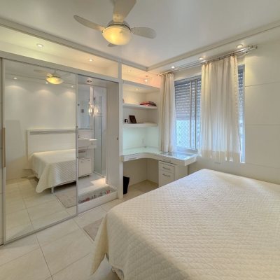 Apartamentos com 211m², 4 quartos (sendo 3 suítes), 2 garagens, no bairro Centro em Florianópolis