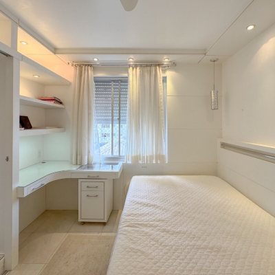 Apartamentos com 211m², 4 quartos (sendo 3 suítes), 2 garagens, no bairro Centro em Florianópolis