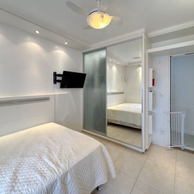 Apartamentos com 211m², 4 quartos (sendo 3 suítes), 2 garagens, no bairro Centro em Florianópolis