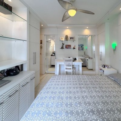 Apartamentos com 211m², 4 quartos (sendo 3 suítes), 2 garagens, no bairro Centro em Florianópolis