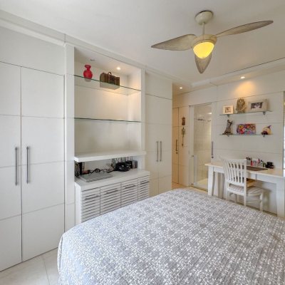 Apartamentos com 211m², 4 quartos (sendo 3 suítes), 2 garagens, no bairro Centro em Florianópolis