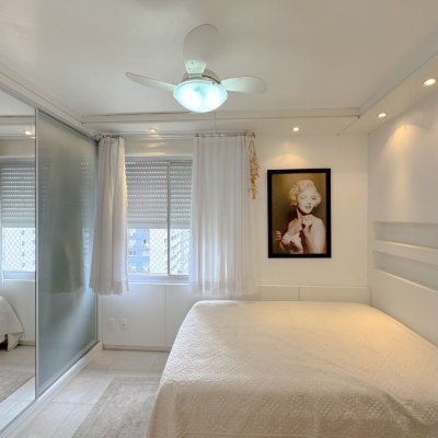 Apartamentos com 211m², 4 quartos (sendo 3 suítes), 2 garagens, no bairro Centro em Florianópolis