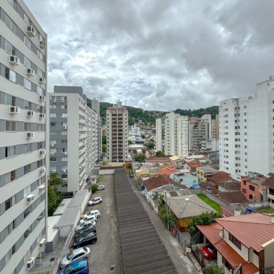 Apartamentos com 211m², 4 quartos (sendo 3 suítes), 2 garagens, no bairro Centro em Florianópolis