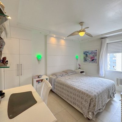 Apartamentos com 211m², 4 quartos (sendo 3 suítes), 2 garagens, no bairro Centro em Florianópolis