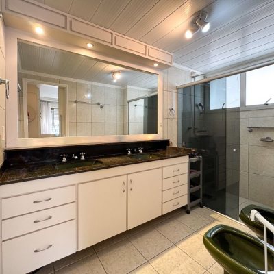 Apartamentos com 211m², 4 quartos (sendo 3 suítes), 2 garagens, no bairro Centro em Florianópolis