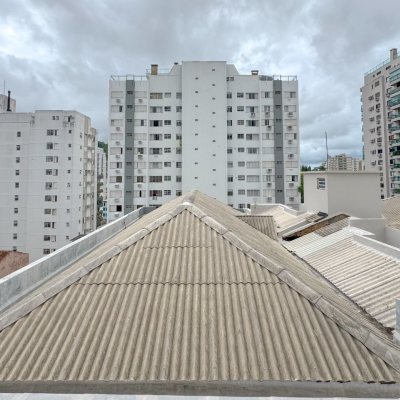 Apartamentos com 211m², 4 quartos (sendo 3 suítes), 2 garagens, no bairro Centro em Florianópolis