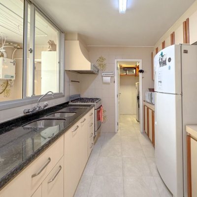 Apartamentos com 211m², 4 quartos (sendo 3 suítes), 2 garagens, no bairro Centro em Florianópolis