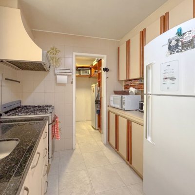 Apartamentos com 211m², 4 quartos (sendo 3 suítes), 2 garagens, no bairro Centro em Florianópolis