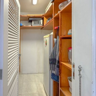 Apartamentos com 211m², 4 quartos (sendo 3 suítes), 2 garagens, no bairro Centro em Florianópolis