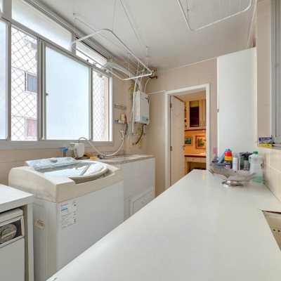 Apartamentos com 211m², 4 quartos (sendo 3 suítes), 2 garagens, no bairro Centro em Florianópolis