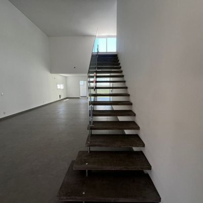 Casa em Condomínio com 220m², 4 quartos, 4 suítes, 2 garagens, no bairro Cachoeira Do Bom Jesus em Florianópolis