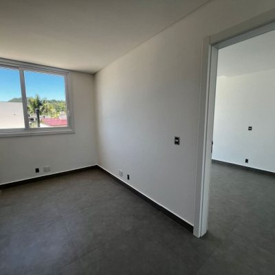 Casa em Condomínio com 220m², 4 quartos, 4 suítes, 2 garagens, no bairro Cachoeira Do Bom Jesus em Florianópolis