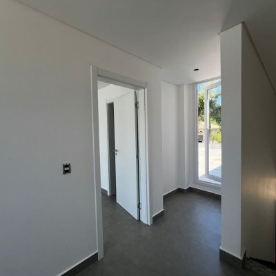 Casa em Condomínio com 220m², 4 quartos, 4 suítes, 2 garagens, no bairro Cachoeira Do Bom Jesus em Florianópolis