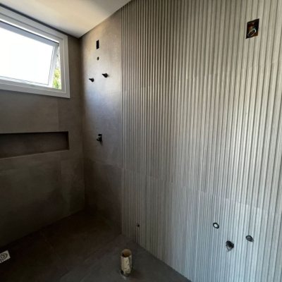 Casa em Condomínio com 220m², 4 quartos, 4 suítes, 2 garagens, no bairro Cachoeira Do Bom Jesus em Florianópolis