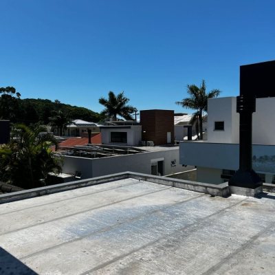 Casa em Condomínio com 220m², 4 quartos, 4 suítes, 2 garagens, no bairro Cachoeira Do Bom Jesus em Florianópolis