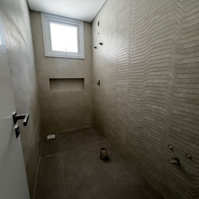 Casa em Condomínio com 220m², 4 quartos, 4 suítes, 2 garagens, no bairro Cachoeira Do Bom Jesus em Florianópolis