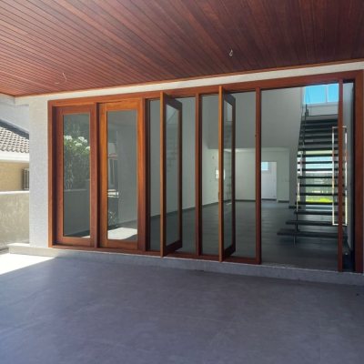 Casa em Condomínio com 220m², 4 quartos, 4 suítes, 2 garagens, no bairro Cachoeira Do Bom Jesus em Florianópolis