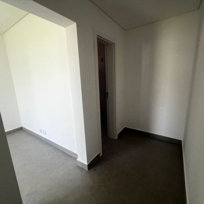 Casa em Condomínio com 220m², 4 quartos, 4 suítes, 2 garagens, no bairro Cachoeira Do Bom Jesus em Florianópolis