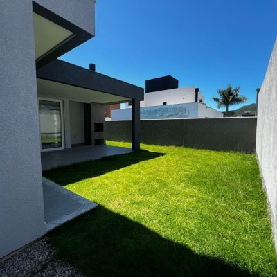 Casa em Condomínio com 220m², 4 quartos, 4 suítes, 2 garagens, no bairro Cachoeira Do Bom Jesus em Florianópolis