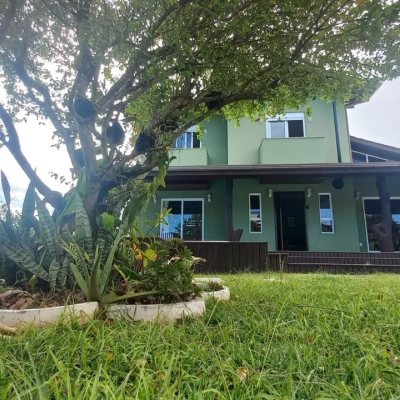 Casa em Condomínio com 214m², 4 quartos, 1 suíte, 3 garagens, no bairro Campeche em Florianópolis