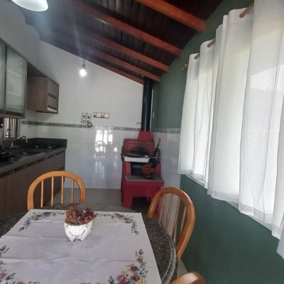 Casa em Condomínio com 214m², 4 quartos, 1 suíte, 3 garagens, no bairro Campeche em Florianópolis