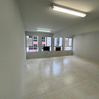 Sala com 25m², no bairro Centro em Florianópolis