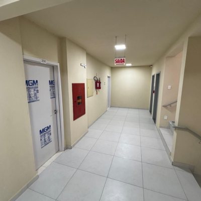Sala com 25m², no bairro Centro em Florianópolis