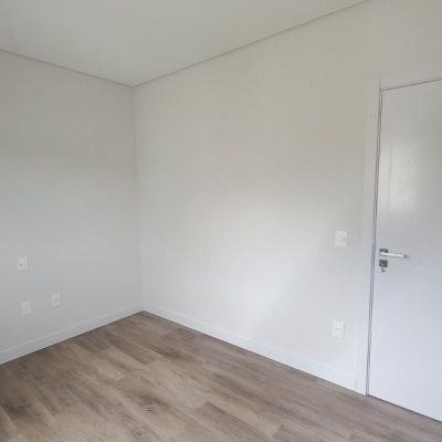 Apartamentos com 76m², 3 quartos, 1 suíte, 1 garagem, no bairro Carvoeira em Florianópolis