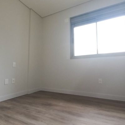 Apartamentos com 76m², 3 quartos, 1 suíte, 1 garagem, no bairro Carvoeira em Florianópolis