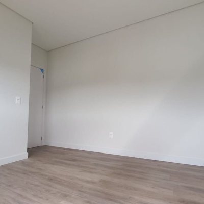 Apartamentos com 39m², 1 quarto, 1 garagem, no bairro Carvoeira em Florianópolis