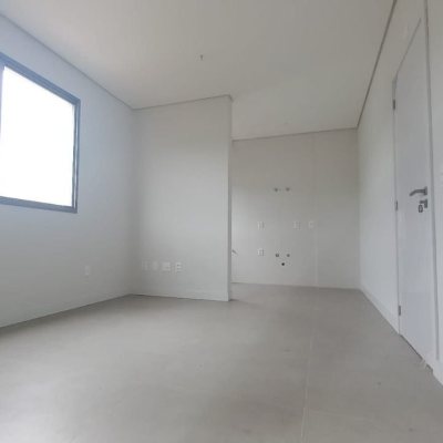 Apartamentos com 39m², 1 quarto, 1 garagem, no bairro Carvoeira em Florianópolis