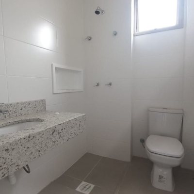 Apartamentos com 39m², 1 quarto, 1 garagem, no bairro Carvoeira em Florianópolis