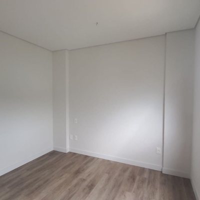 Apartamentos com 39m², 1 quarto, 1 garagem, no bairro Carvoeira em Florianópolis
