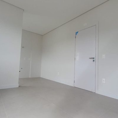 Apartamentos com 39m², 1 quarto, 1 garagem, no bairro Carvoeira em Florianópolis