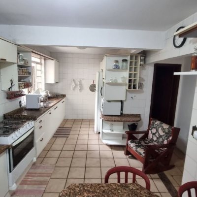 Casa Residencial com 274m², 5 quartos, 3 suítes, 4 garagens, no bairro Itaguaçu em Florianópolis