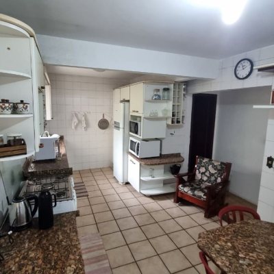 Casa Residencial com 274m², 5 quartos, 3 suítes, 4 garagens, no bairro Itaguaçu em Florianópolis