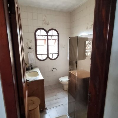 Casa Residencial com 274m², 5 quartos, 3 suítes, 4 garagens, no bairro Itaguaçu em Florianópolis