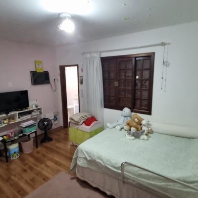 Casa Residencial com 274m², 5 quartos, 3 suítes, 4 garagens, no bairro Itaguaçu em Florianópolis