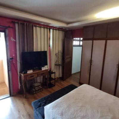 Casa Residencial com 274m², 5 quartos, 3 suítes, 4 garagens, no bairro Itaguaçu em Florianópolis