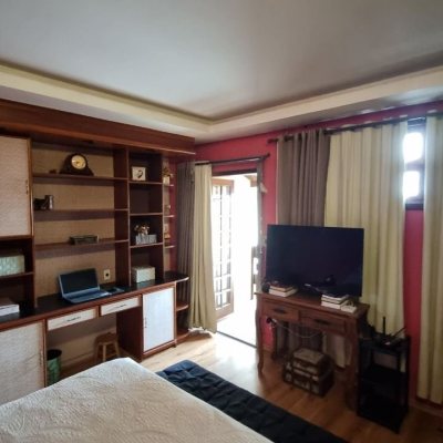 Casa Residencial com 274m², 5 quartos, 3 suítes, 4 garagens, no bairro Itaguaçu em Florianópolis