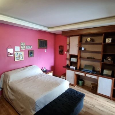 Casa Residencial com 274m², 5 quartos, 3 suítes, 4 garagens, no bairro Itaguaçu em Florianópolis