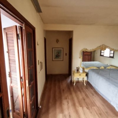 Casa Residencial com 274m², 5 quartos, 3 suítes, 4 garagens, no bairro Itaguaçu em Florianópolis