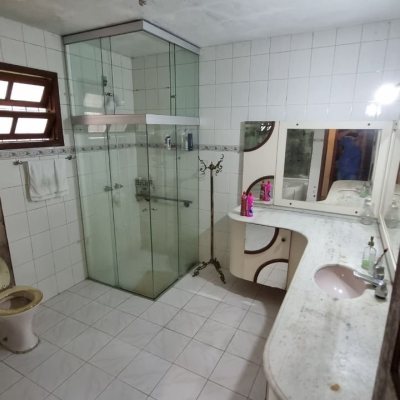 Casa Residencial com 274m², 5 quartos, 3 suítes, 4 garagens, no bairro Itaguaçu em Florianópolis