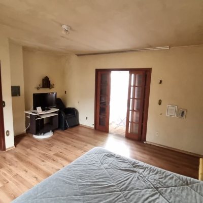 Casa Residencial com 274m², 5 quartos, 3 suítes, 4 garagens, no bairro Itaguaçu em Florianópolis