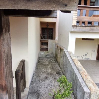 Casa Residencial com 274m², 5 quartos, 3 suítes, 4 garagens, no bairro Itaguaçu em Florianópolis