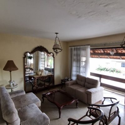 Casa Residencial com 274m², 5 quartos, 3 suítes, 4 garagens, no bairro Itaguaçu em Florianópolis