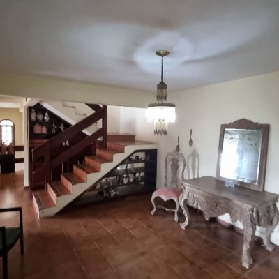 Casa Residencial com 274m², 5 quartos, 3 suítes, 4 garagens, no bairro Itaguaçu em Florianópolis