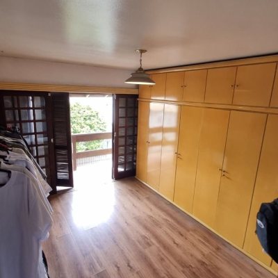 Casa Residencial com 274m², 5 quartos, 3 suítes, 4 garagens, no bairro Itaguaçu em Florianópolis