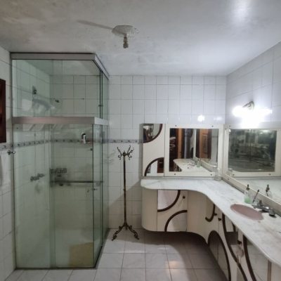 Casa Residencial com 274m², 5 quartos, 3 suítes, 4 garagens, no bairro Itaguaçu em Florianópolis