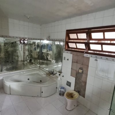 Casa Residencial com 274m², 5 quartos, 3 suítes, 4 garagens, no bairro Itaguaçu em Florianópolis